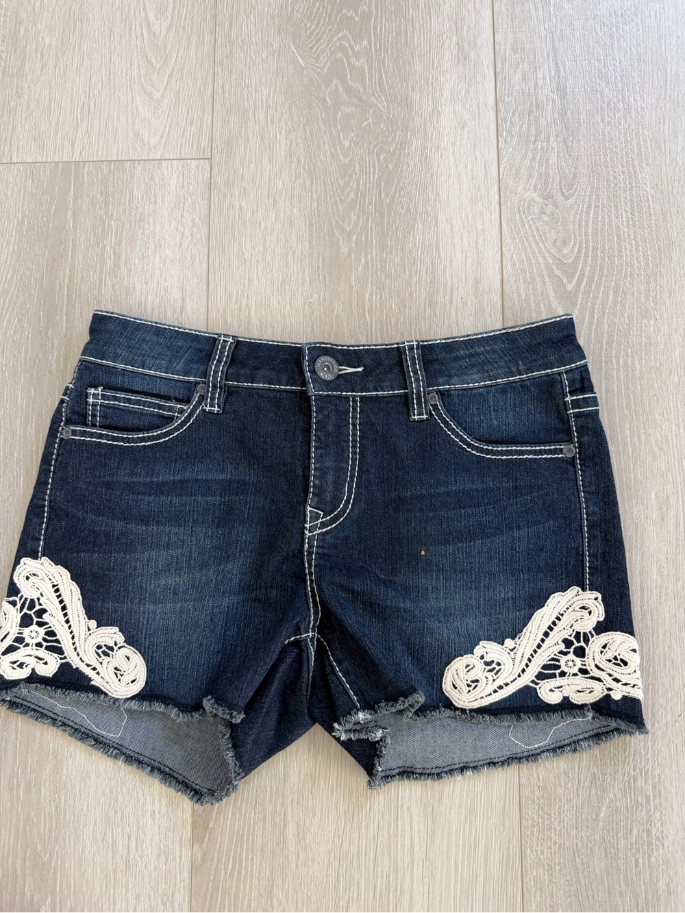 CUT OFF DAISY DUKE DENIM SHORTS TRIMMED WITH COTTON LACE  SIZE  Ladies 8